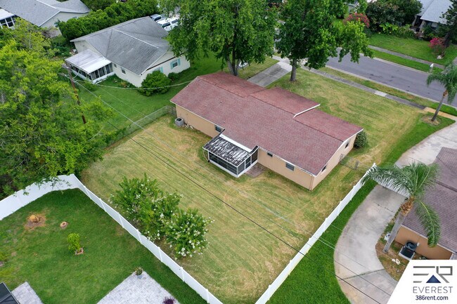 Building Photo - 1706 Western Rd