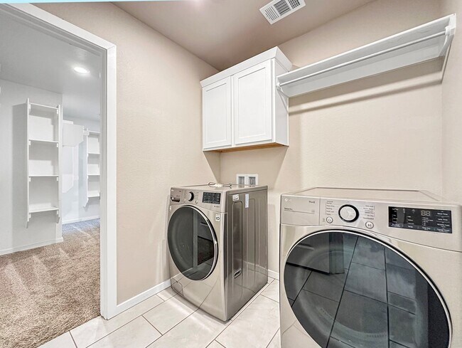 Building Photo - 1337 Masquerade Blvd