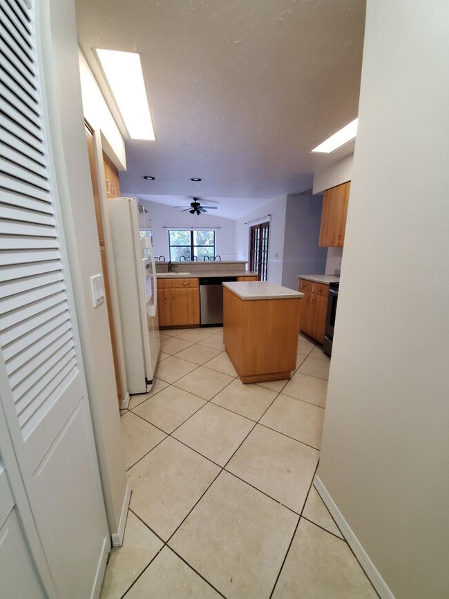 Building Photo - Nokomis, FL 3BR/2BA/2CG SFH in Laurel Pines