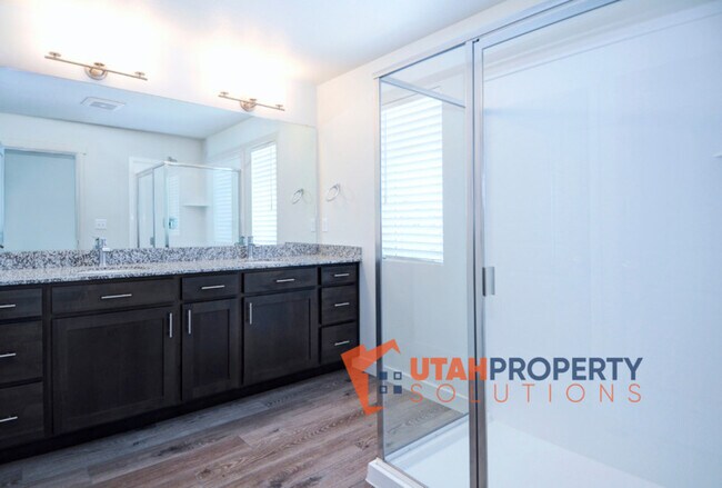 Building Photo - 1054 W 430 S