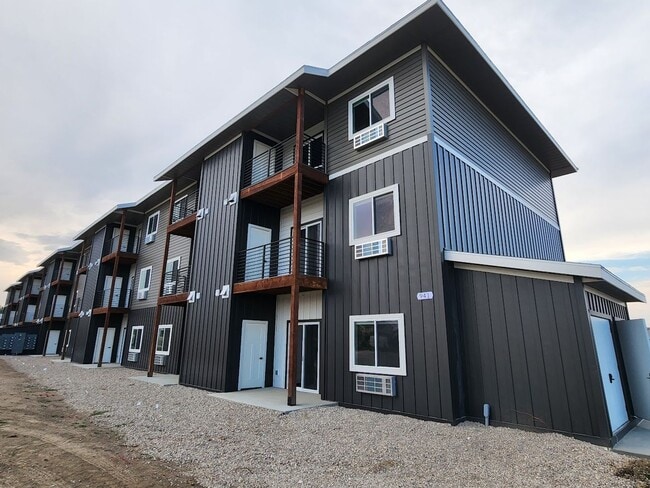 Building Photo - 2 bed/ 1.5 bath in Brand New Soldier Ridge Complex!