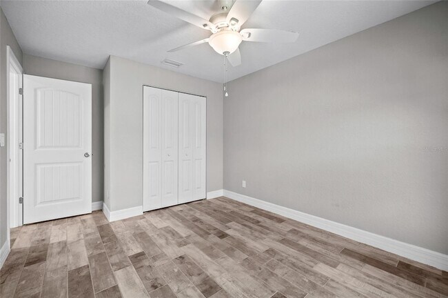 Building Photo - 315 Sweetwater Dr