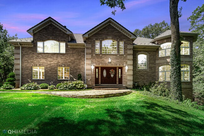 Building Photo - 8960 Enclave Dr