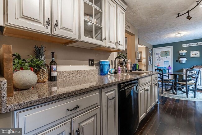 Building Photo - 6221 Wilmington Dr