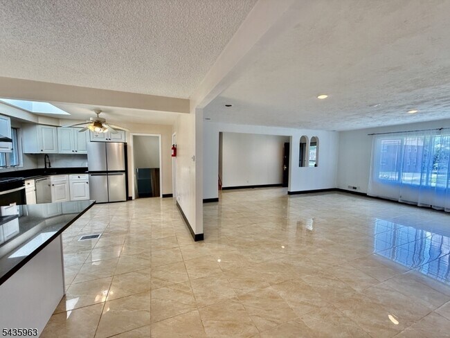 Building Photo - 65 Wabeno Ave