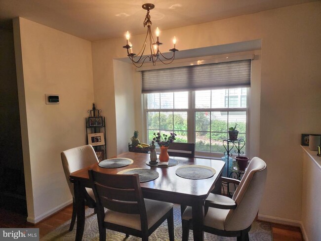 Building Photo - 922 Glackens Ln