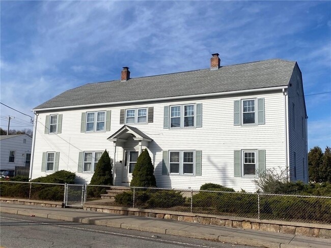 Primary Photo - 56 W Warwick Ave