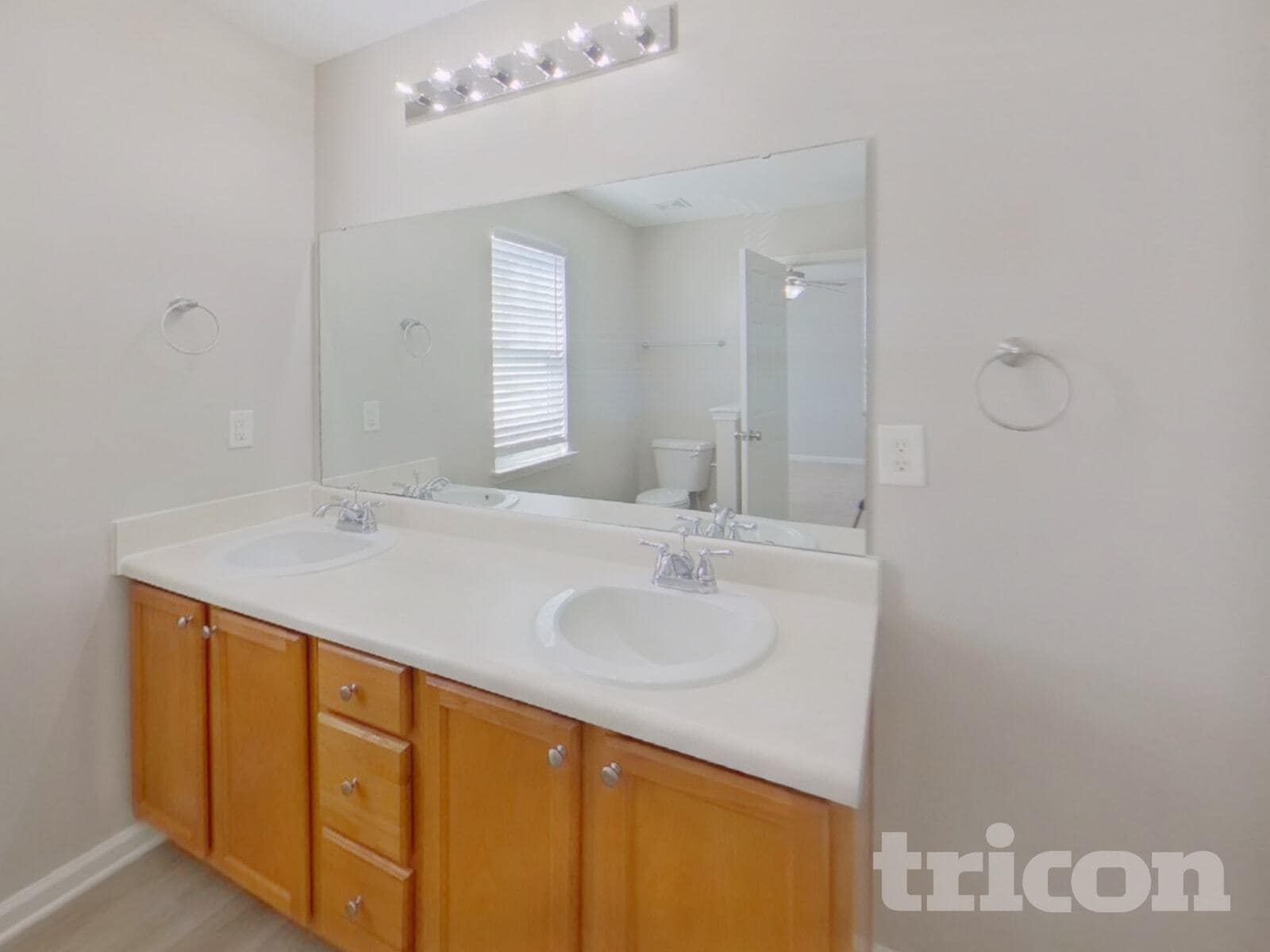 Building Photo - 369 Drooping Leaf Rd