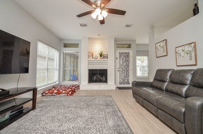 Building Photo - 4614 Rainbow Run