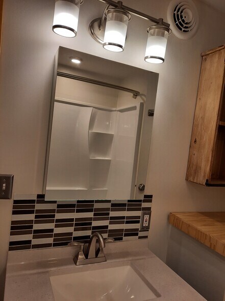 Building Photo - 247 Main St