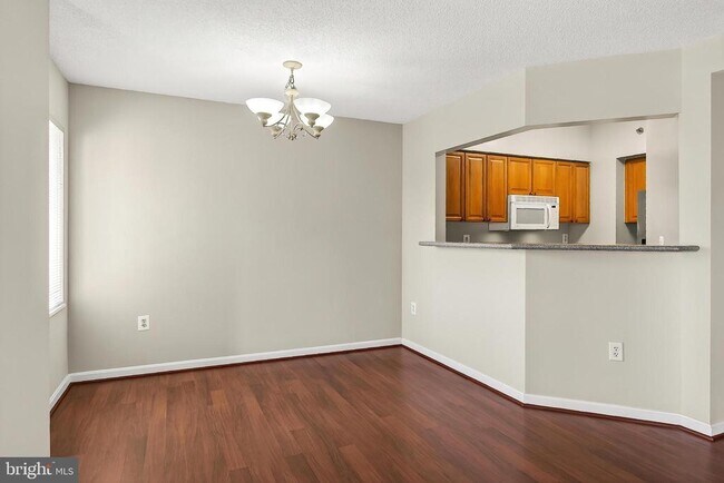 Building Photo - 2181 Jamieson Ave