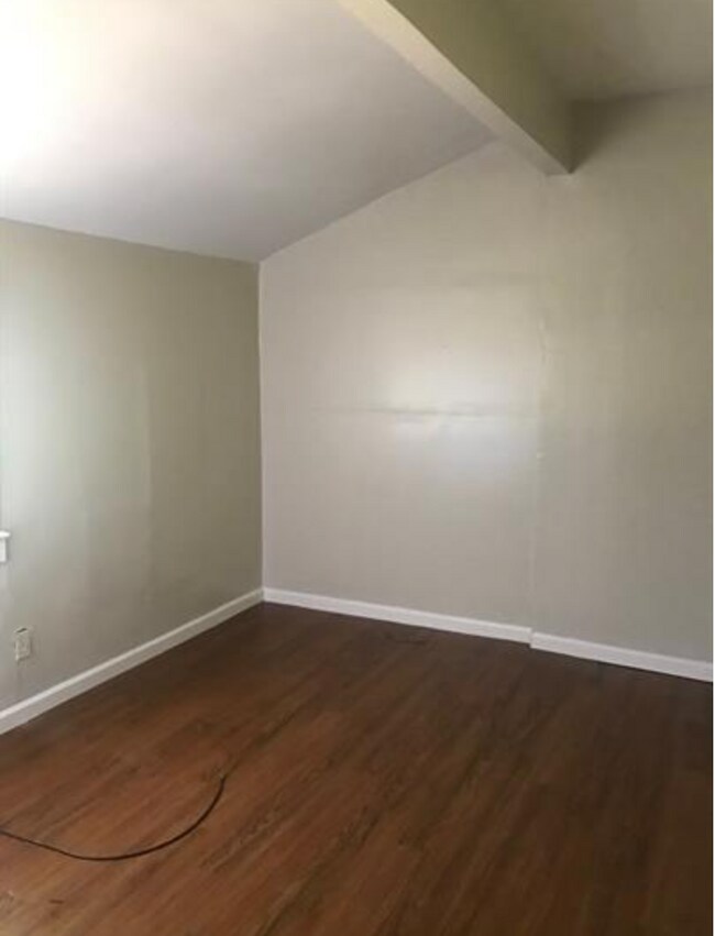 Building Photo - 106 Grape St