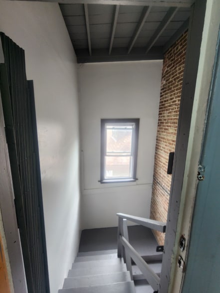 Building Photo - 7637 S Paulina St