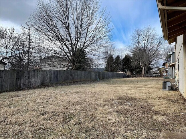 Building Photo - 711 Plankway Dr