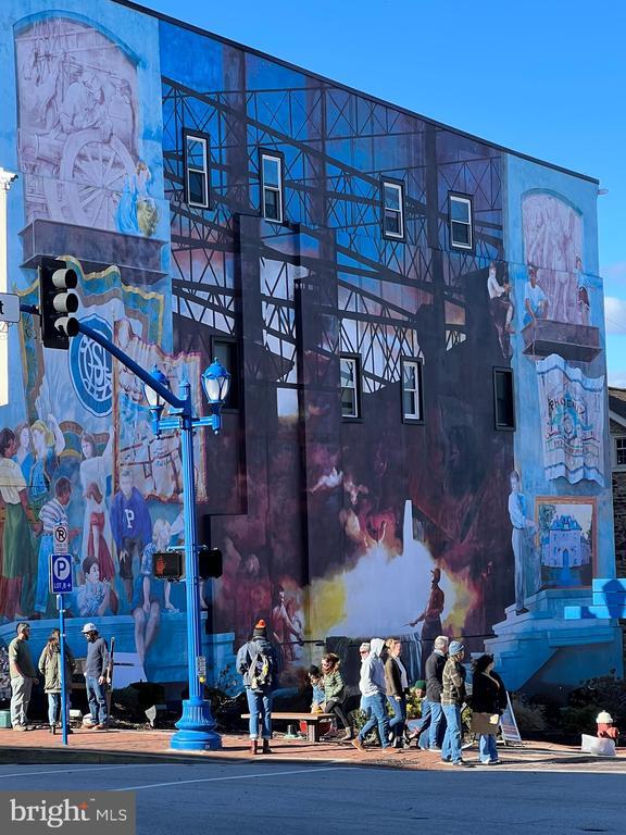 Building Photo - 316 Bridge St