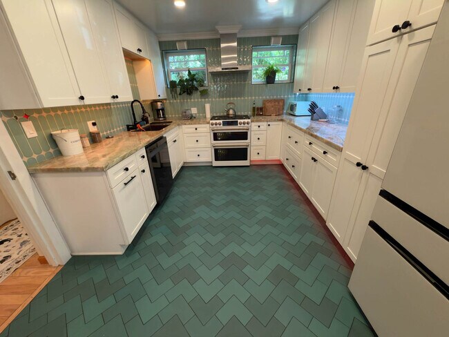 Building Photo - 3148 College Ave