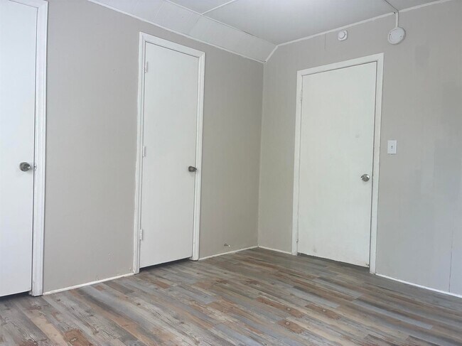 Building Photo - 1204 Asheboro St