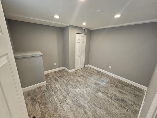 Building Photo - Coming Soon-4 Bedroom Townhome