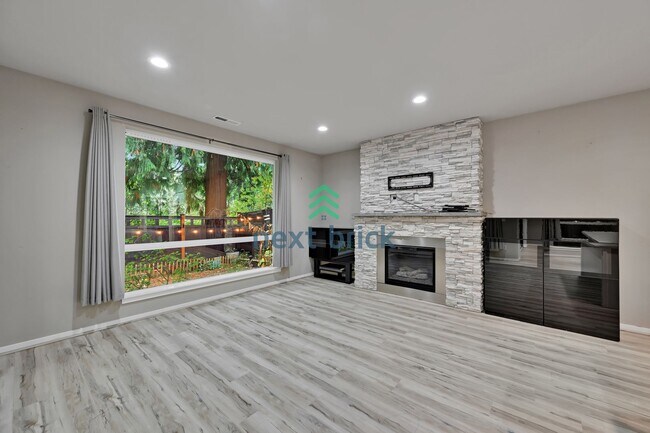 Building Photo - 3 BED & 2.5 BATH SINGLE FAMILY HOUSE FOR RENT