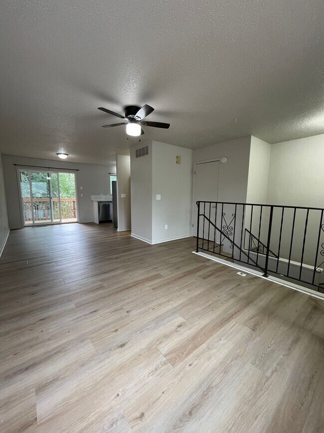 Building Photo - 607-609 Parker St Duplex