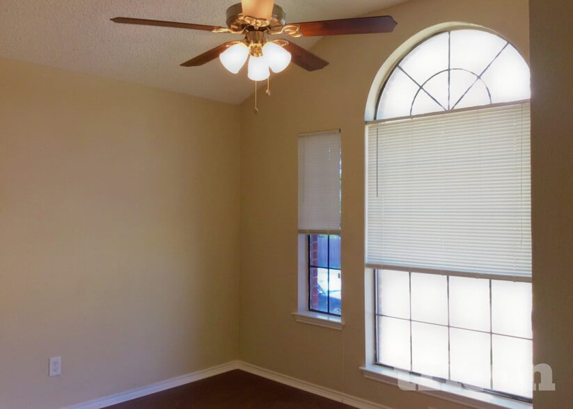 Building Photo - 1527 Charleston Cove