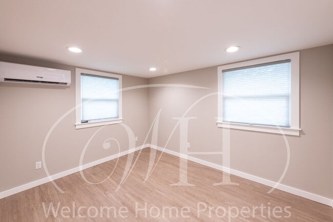 Building Photo - Newly Remodeled 1 bedroom Cottage with Bon...