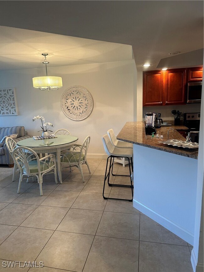 Building Photo - 1950 W Crown Pointe Blvd