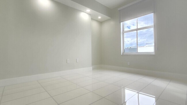Building Photo - 255 Evernia St