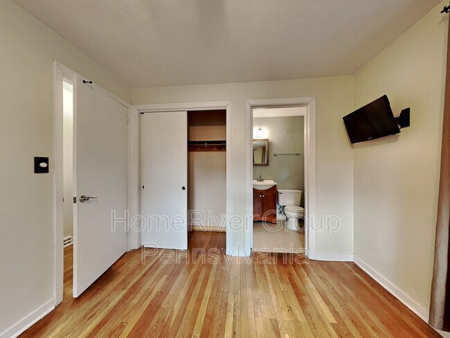 Building Photo - 1962 Shady Oak Dr