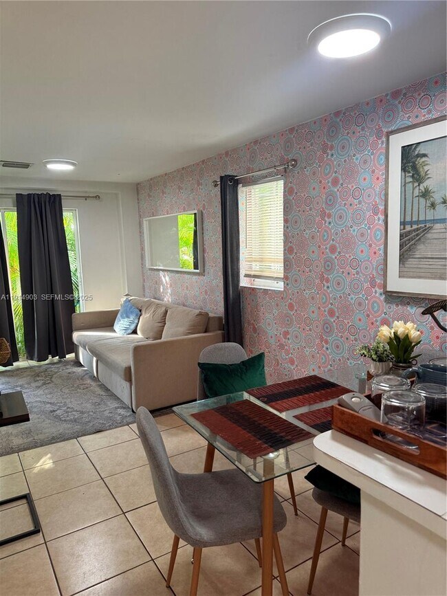 Building Photo - 821 SW 2nd St