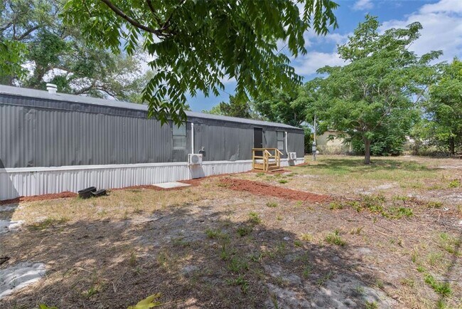 Building Photo - 33514 Luana Ct