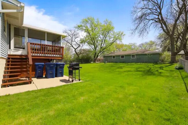 Building Photo - 1523 Bates Ln