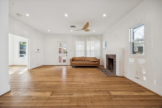 Building Photo - 1624 Branard St