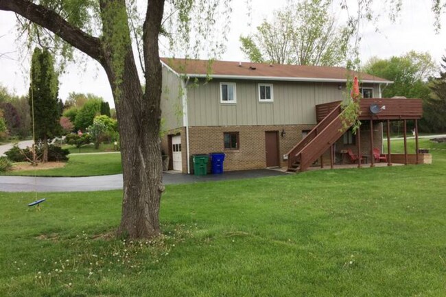 Building Photo - Spacious Split-Level Home for Rent in Woodbine – Minutes to VT & Downtown