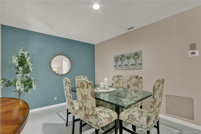 Building Photo - 4004 SW Osprey Creek Way