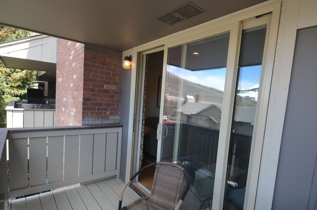 Building Photo - Long Term! Furnished! Bus Route! Heat included! Pets negotiable!