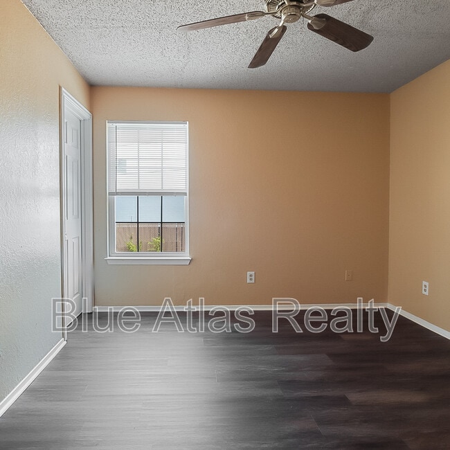 Building Photo - 8030 Cambridge Cir