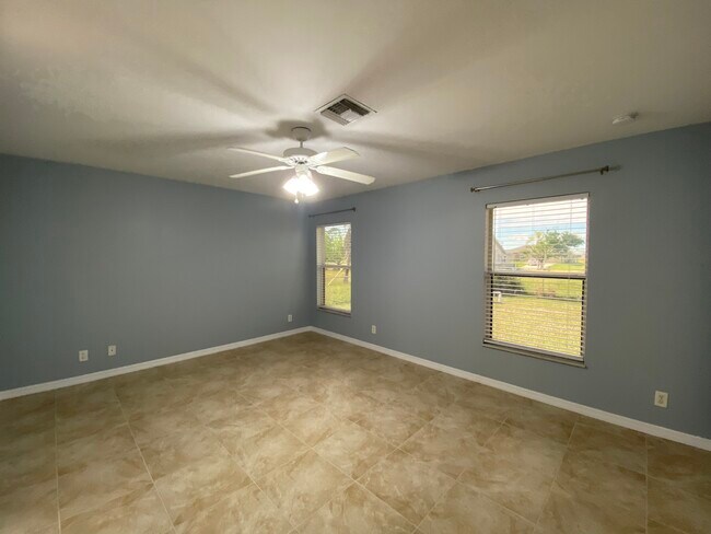 Building Photo - 1804 NW 1st Ave