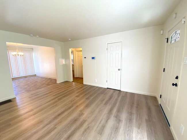 Building Photo - Like Brand New! - Single Story House in North Central Reno