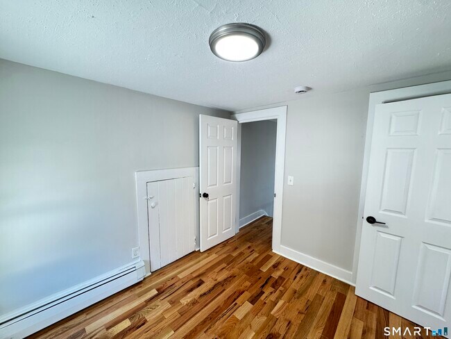 Building Photo - 137 Middletown Ave