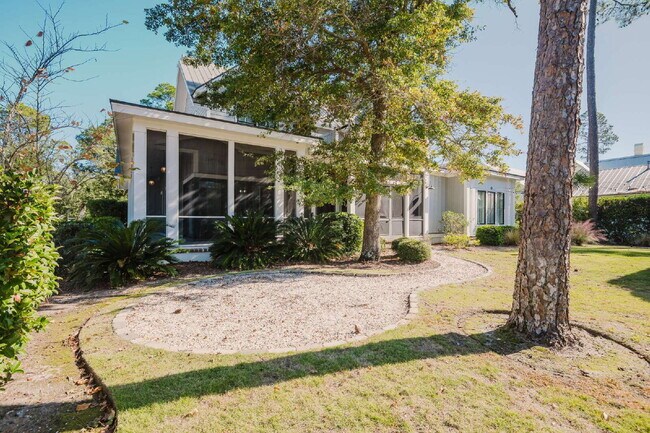 Building Photo - Stunning Custom Home in Palmetto Bluff