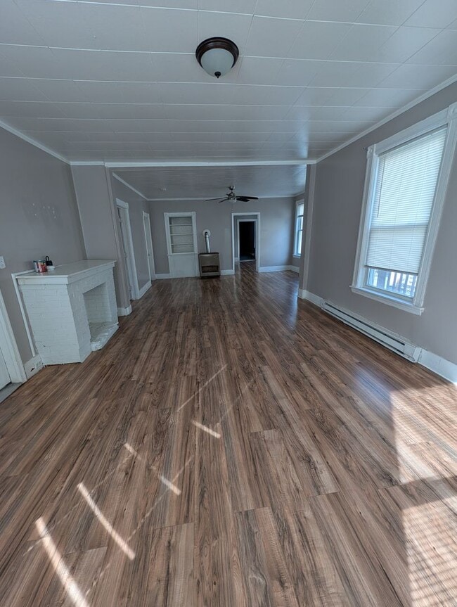 Building Photo - 630 Main St