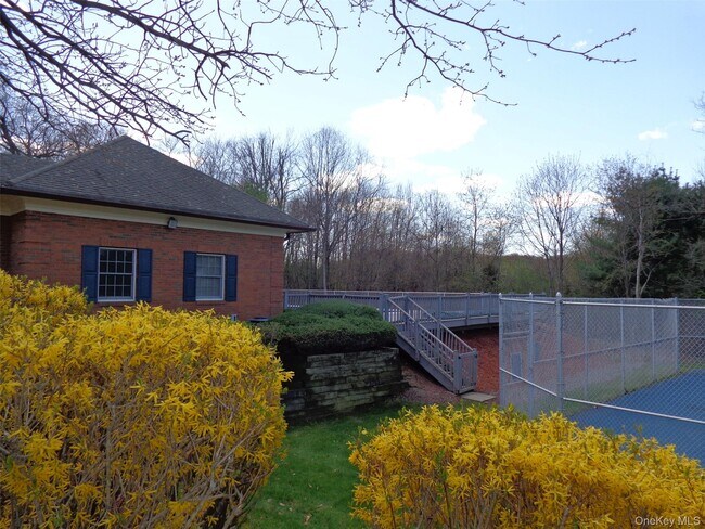 Building Photo - 133 High Point Cir