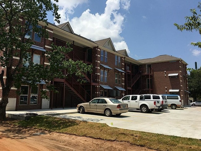 Building Photo - 300 Spruce St