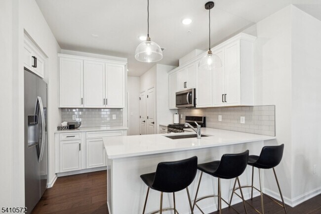 Building Photo - 4 Sadie Cir