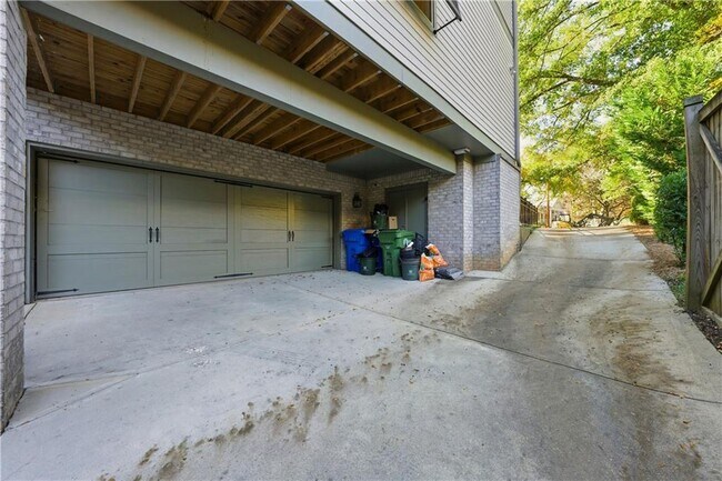 Building Photo - 1295 Cumberland Rd NE