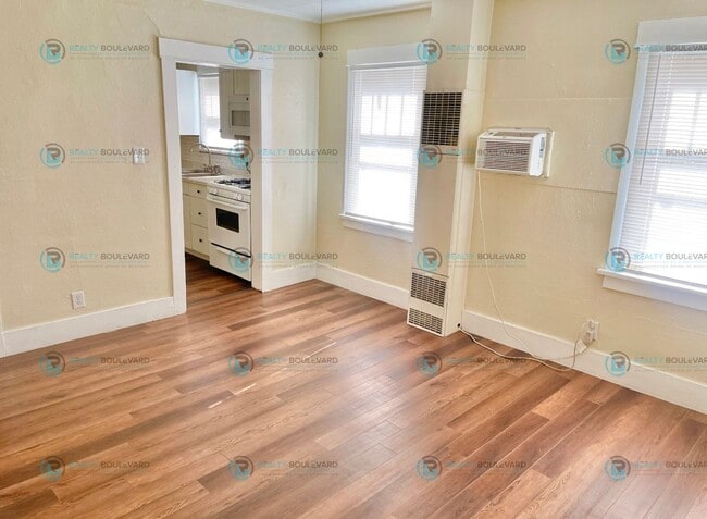 Building Photo - Cute Cottage in Downtown Reno with a private front and back yard! Near UNR, Shopping, Busses & fr...