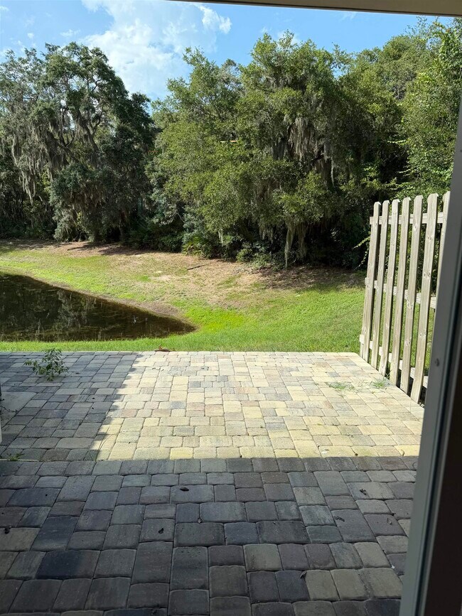 Building Photo - 136 Whispering Brk Dr