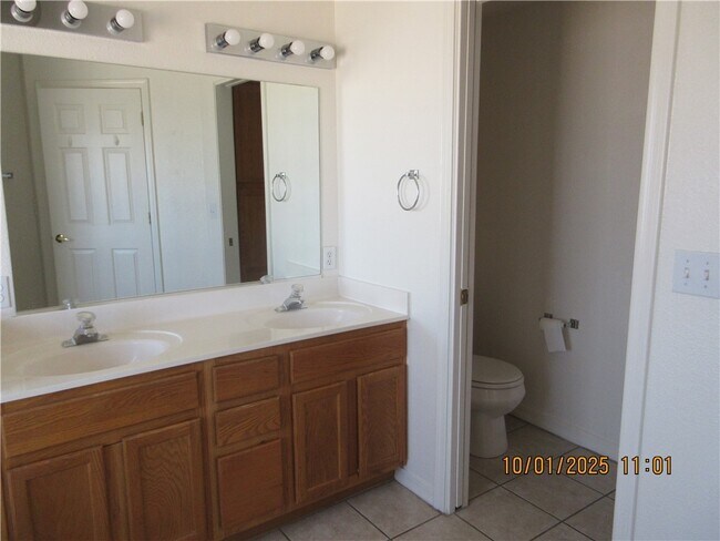 Building Photo - 2301 Graystone Dr