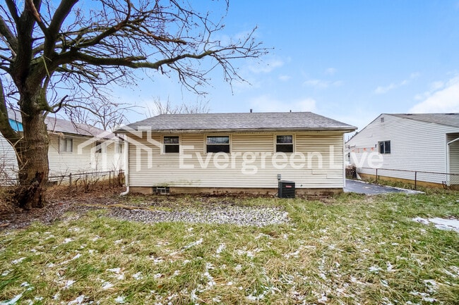 Building Photo - 1824 Nason Ave